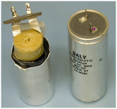 Picture: 1967 Vintage QUAD 303 electrolytic output coupling capacitors